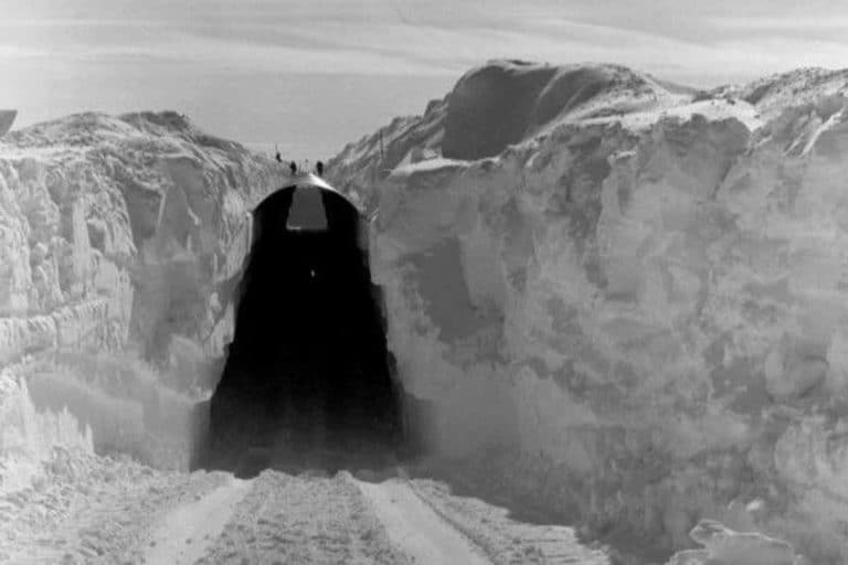 Sous 30 mètres de glace au Groenland : la NASA met au jour une base militaire secrète digne des plus grands films de science-fiction