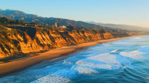 Cette côte californienne glisse vers le Pacifique à 10 cm par semaine : des centaines de bâtiments menacés imminemment