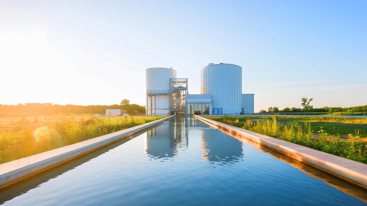 Cette usine suisse capte l’air pour produire 250 000 litres d’eau potable par jour, un tournant écologique inédit Cette usine suisse produit 250 000 litres d'eau potable par jour à partir de l'air : une révolution écologique sans précédent