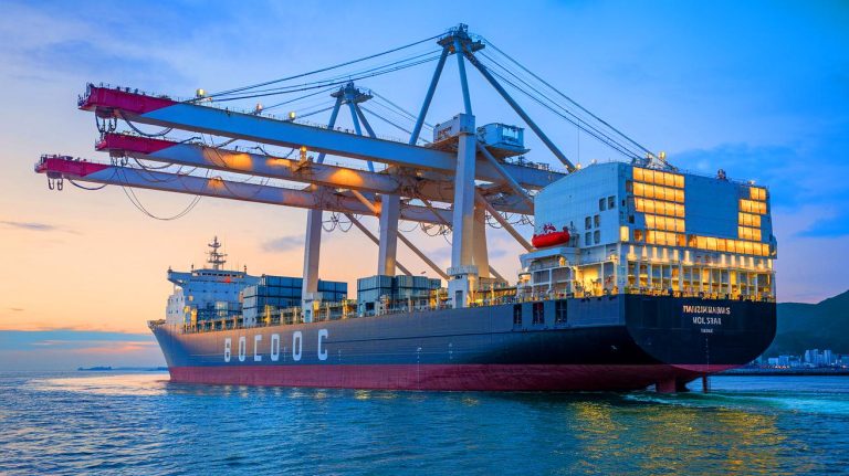 Avec 5 000 tonnes et une idée titanesque, le Japon dévoile le plus grand navire de levage lourd jamais construit