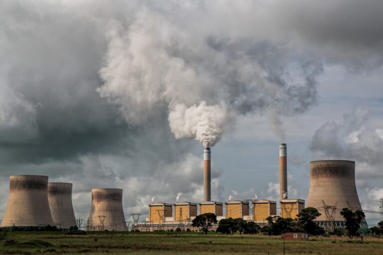 « Ces 36 titans industriels » : la moitié des émissions mondiales de CO₂ sous le joug de ces géants pollueurs inattendus