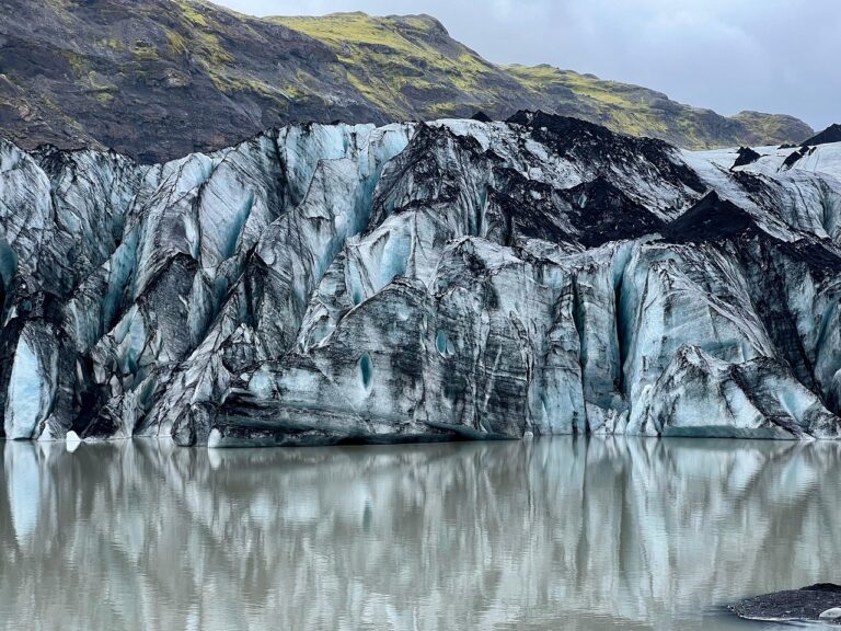 Cette catastrophe glaciale : chaque seconde, trois piscines olympiques de glace s&rsquo;évaporent, menaçant nos réserves d&rsquo;eau douce