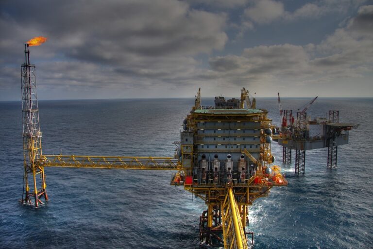 La Chine dévoile un gisement colossal de pétrole et de gaz naturel : une découverte titanesque qui redessine l&rsquo;énergie mondiale