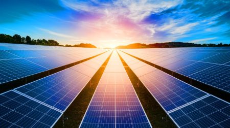 Le Japon révolutionne l'avenir énergétique : un superpanneau solaire équivalent à 20 réacteurs nucléaires entre en scène