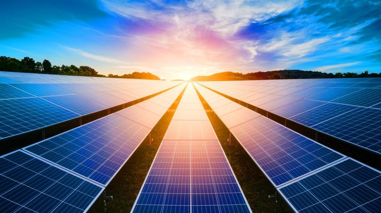 Le Japon dévoile un superpanneau solaire délivrant plus d’énergie que 20 réacteurs nucléaires, une révolution énergétique en marche