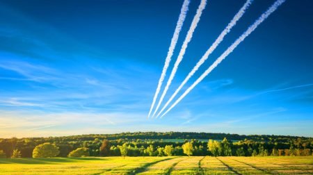 « Un fléau invisible à l'œil nu » : ces traînées blanches aggravent massivement le réchauffement climatique mondial