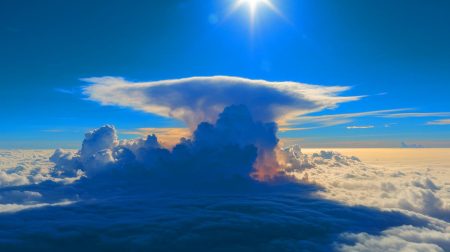 Ce nouvel ennemi silencieux des climatologues : ces nuages trahissent la Terre en laissant passer la chaleur infernale du Soleil