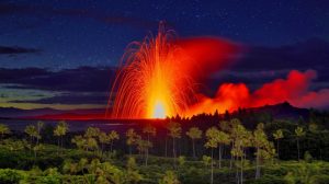 Kilauea en furie : le volcan d'Hawaï explose avec une éruption spectaculaire, projetant des torrents de lave à plus de 300 mètres de hauteur