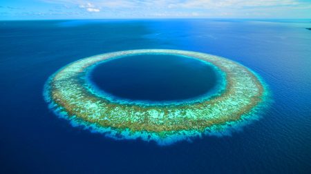 « Le Grand Trou Bleu du Belize fascine, mais cache un secret glaçant » : des découvertes inquiétantes sous ses eaux cristallines bouleversent notre vision des abysses Mystère terrifiant : le Grand Trou Bleu du Belize cache un secret apocalyptique qui va bouleverser le monde entier