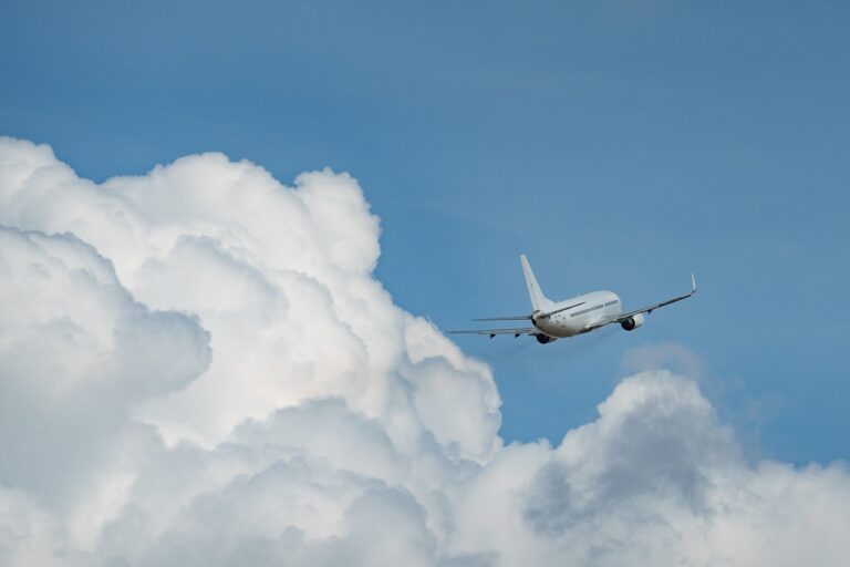 « Révolution dans le ciel » : Airbus et Boeing abandonnent l’aluminium pour ces thermoplastiques révolutionnaires et ultra-économes en carburant