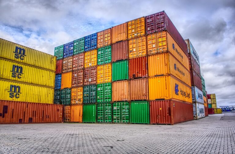 Ce méga-port colossal de 1 300 terrains de football va transformer le monde maritime en traitant 65 millions de conteneurs chaque année, un tournant historique