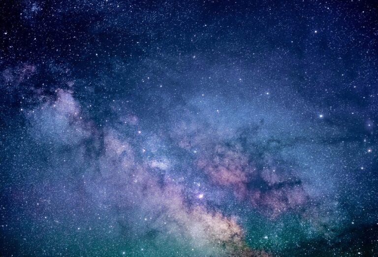 « Ces étoiles ratées brillent enfin » : la matière noire pourrait illuminer les naines brunes comme jamais auparavant, une découverte qui bouleverse les astronomes