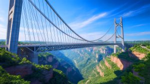 Illustration de la construction du pont de la Grande Faille de Huajiang en Chine. Image réalisée par IA.