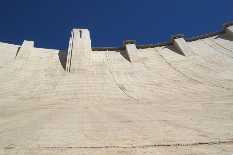 « Les barrages ont déplacé les pôles » : comment ces structures colossales bouleversent l&rsquo;équilibre de la Terre en retenant des milliards de mètres cubes d&rsquo;eau