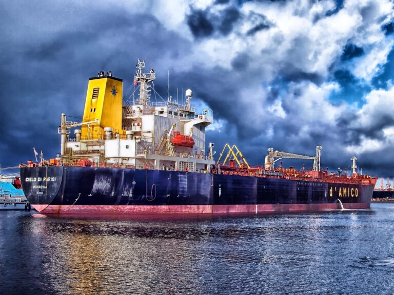 « On va sauver la planète ou couler avec nos navires » : découvrez le système de capture de carbone de Wärtsilä visant à réduire de 70 % les émissions de CO2 des bateaux