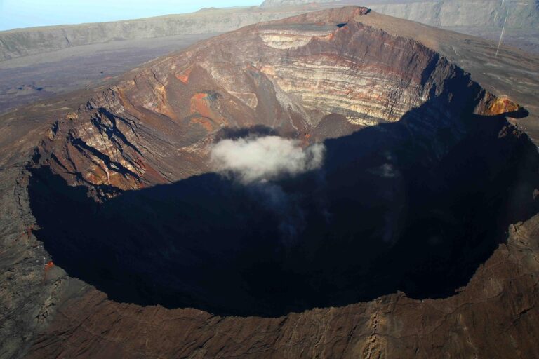 « Ces masses souterraines colossales annoncent une extinction imminente » : la planète au bord du précipice selon les experts