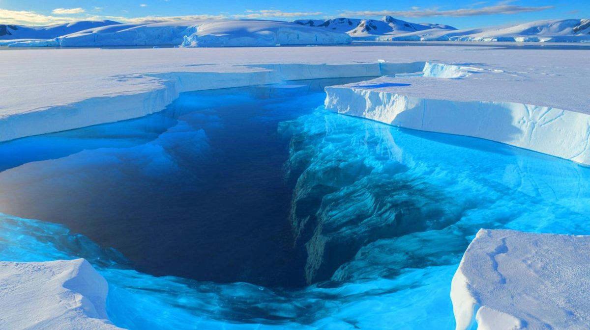 Découverte étonnante en Antarctique : « des structures anciennes bouleversent notre compréhension », et cela pourrait changer notre avenir immédiat Illustration de formations rocheuses cachées sous la glace de l'Antarctique oriental influençant le déplacement des glaciers.