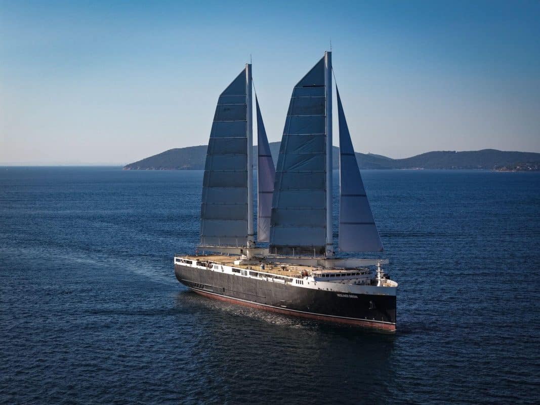 Neoliner Origin, le cargo du futur a accosté à Marseille