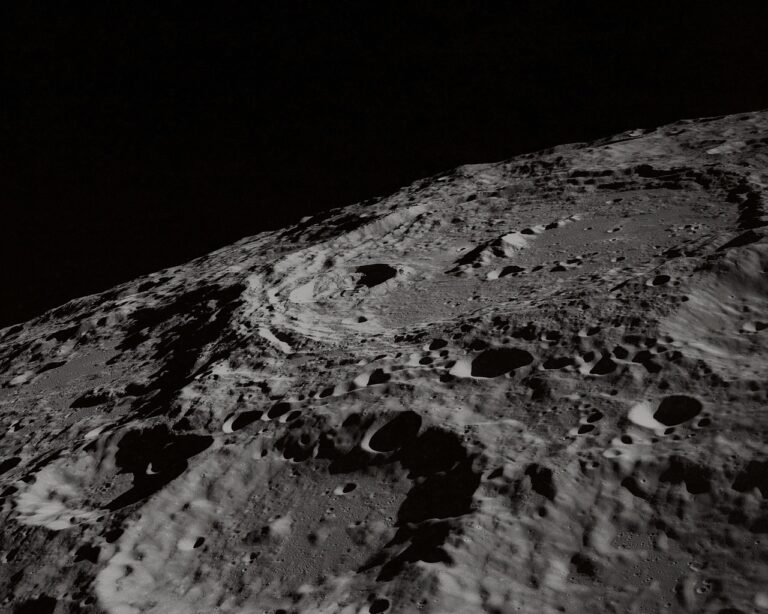 « On nous a menti » : la face cachée de la Lune révèle un secret bouleversant (et c’est plus près que prévu)