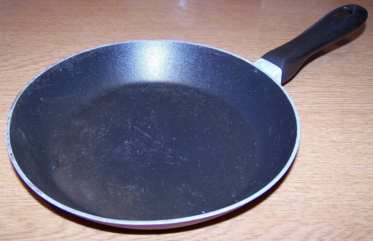 Trois associations somment Seb de planifier la sortie des PFAS de ses poêles